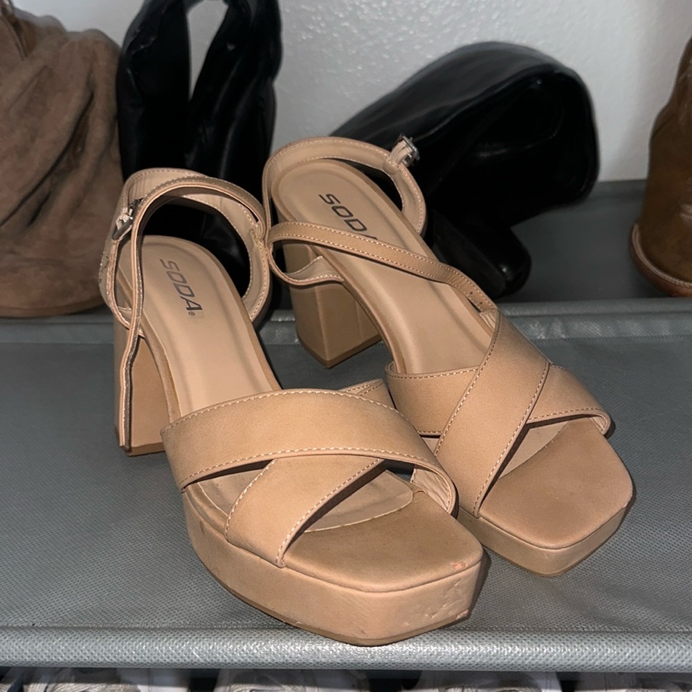 Platform heeled strapy shoes!